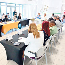 Alcaldesa de Humacao se reúne con gobernadora y jefes de agencia.