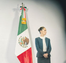 President Claudia Sheinbaum of Mexico during a news conference at the National Palace in Mexico City, Nov. 28, 2024. For months, Sheinbaum has tried to manage two complex relationships at the same time: Mexico’s with the United States and her own with her powerful party at home. (Luis Antonio Rojas/The New York Times)