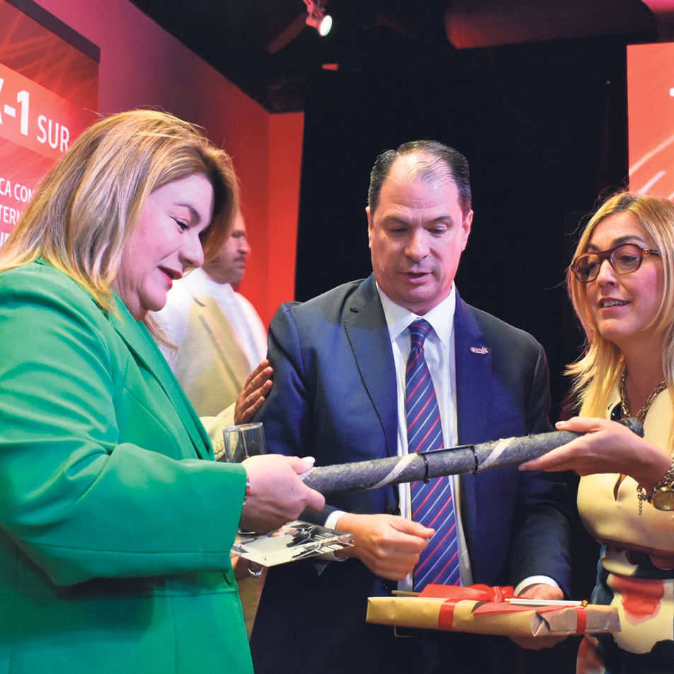 Gov. Jenniffer González Colón, left, with Claro Puerto Rico CEO Enrique Ortiz de Montellano and Ponce Mayor Marlese Sifre Rodríguez at Wednesday’s announcement of a $35 million investment by Claro to extend the AMX-1 submarine cable system to Ponce.