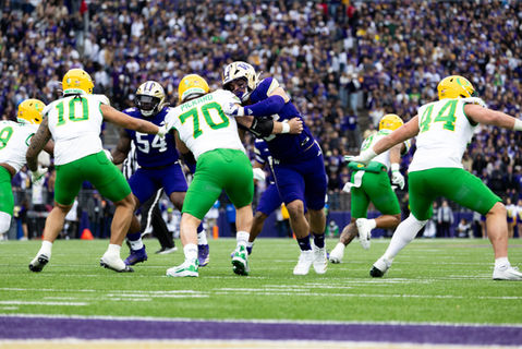 251129_LeahDowning_footballvsOregon_Team_14