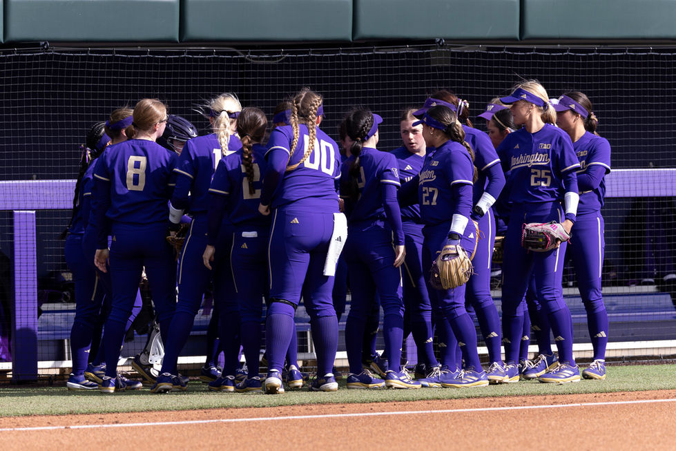 250315_LeahDowning_SoftballvsOregon_Team_1