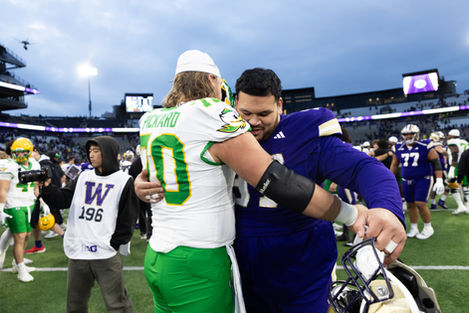 251129_LeahDowning_footballvsOregon_Sagapolu_47