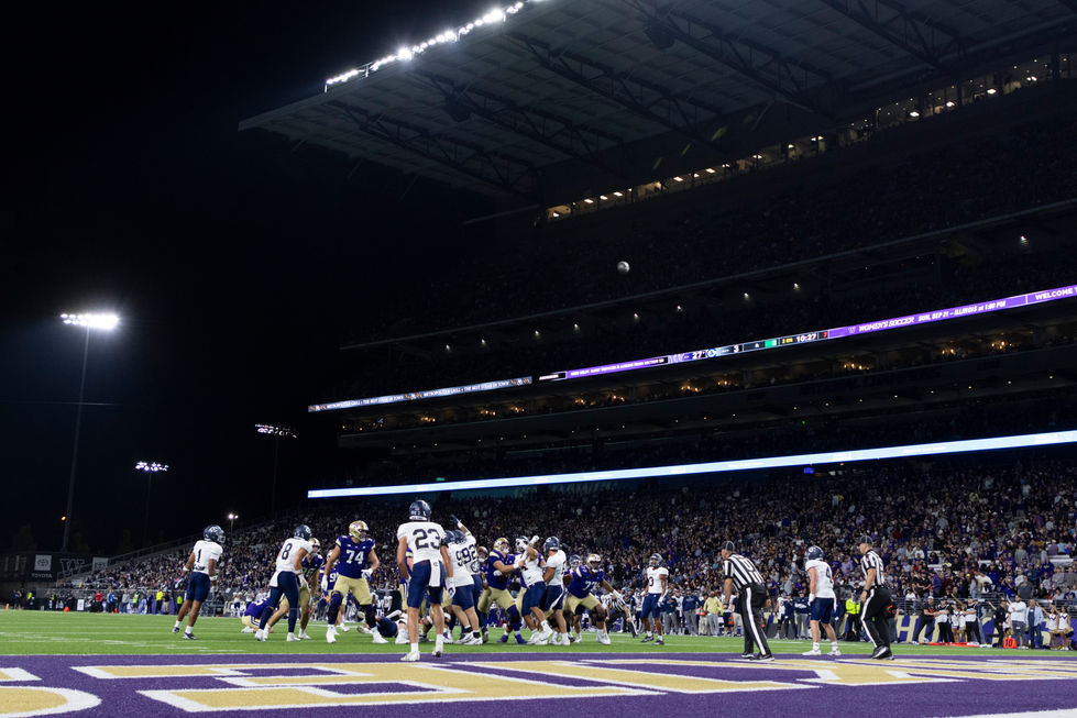 250906_LeahDowning_footballvsUCDavis_Team_8