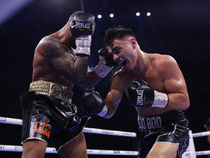 Middleweight contender Mark Dickinson teams up with Tony Sims