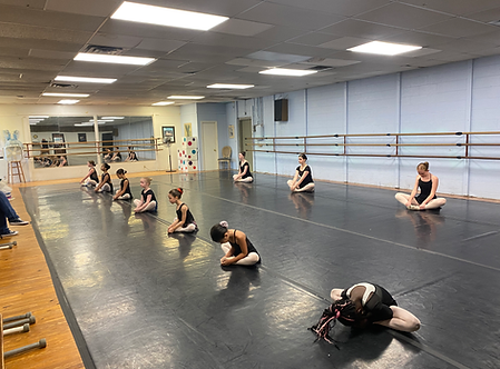 VBBA students stretching in class