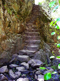 ESCALERAS CASCADA HERVIDERO