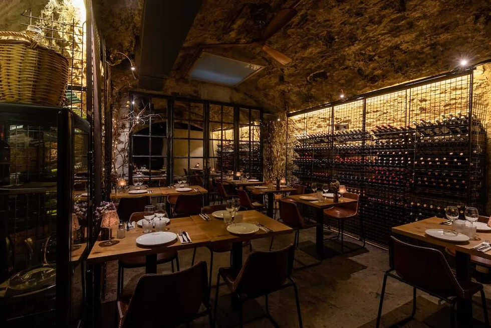 Descubre la historia única de Arcano, un restaurante de alto standing en el Born de Barcelona que combina siglos de tradición con una experiencia gastronómica excepcional.