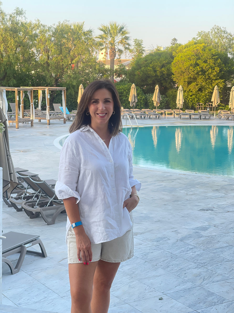 You could hire those fancy beds behind me or just take a regular lounger with umbrella.