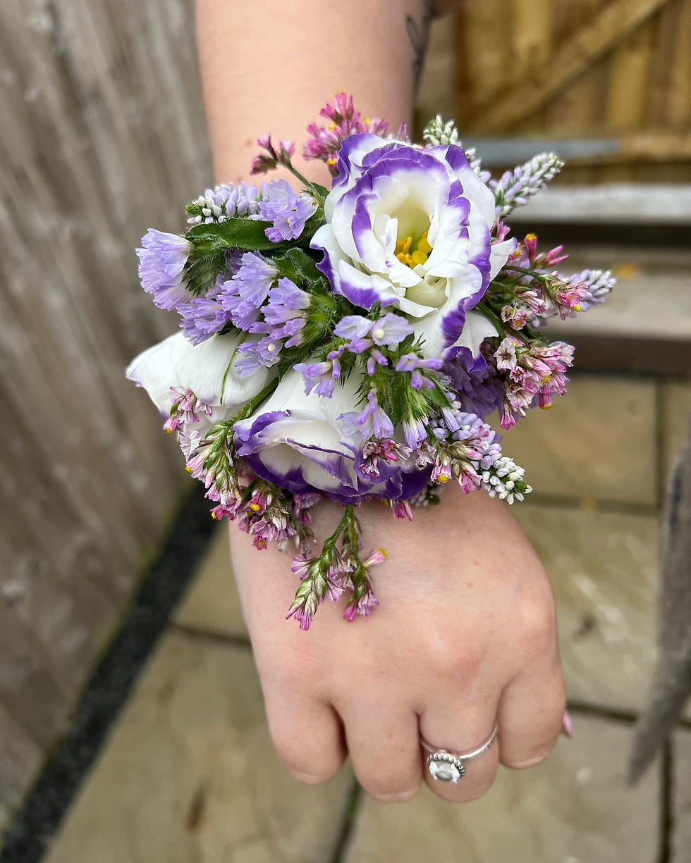 Thumbnail: Ladies Wrist Corsage 