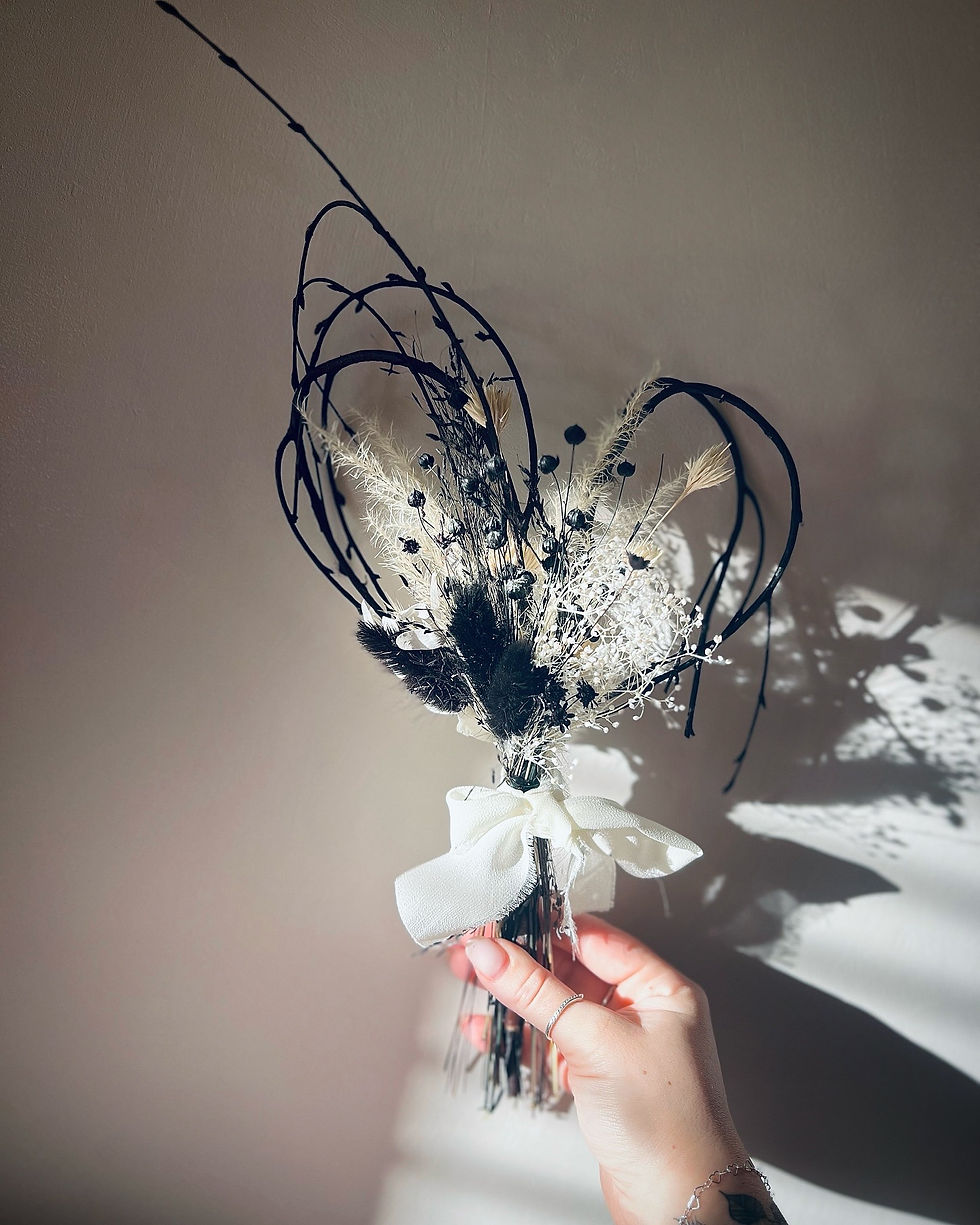 Thumbnail: Willow Twig Heart Bouquet 