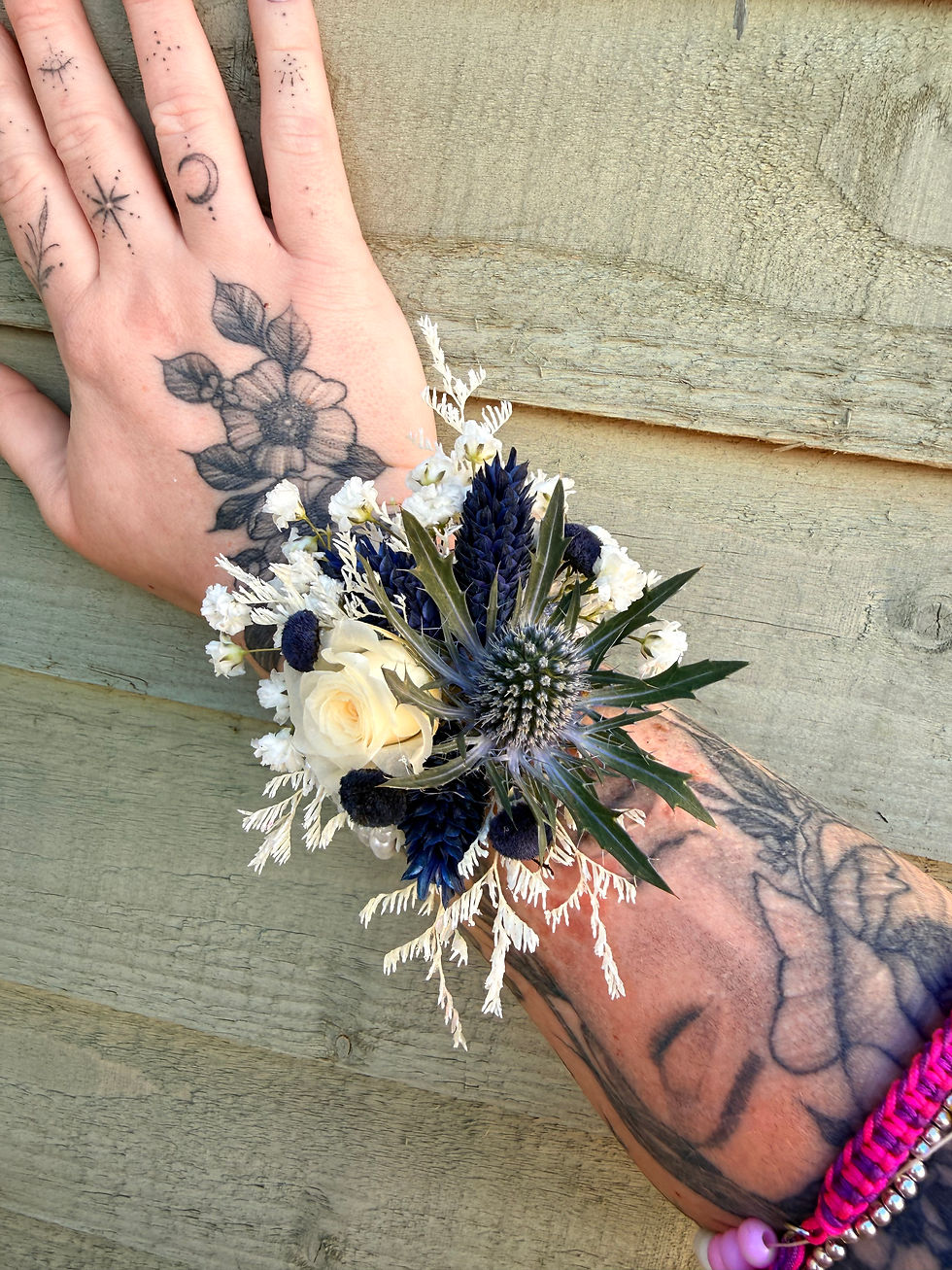Thumbnail: Ladies Wrist Corsage 