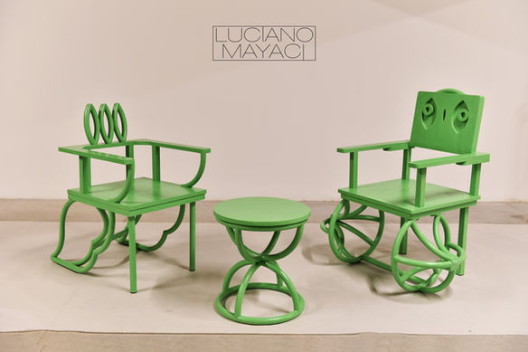 Mantis 2024 :: Table with two chairs