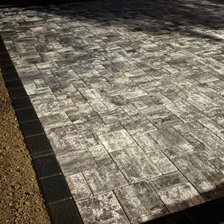 Paver patio by Richmond Masonry