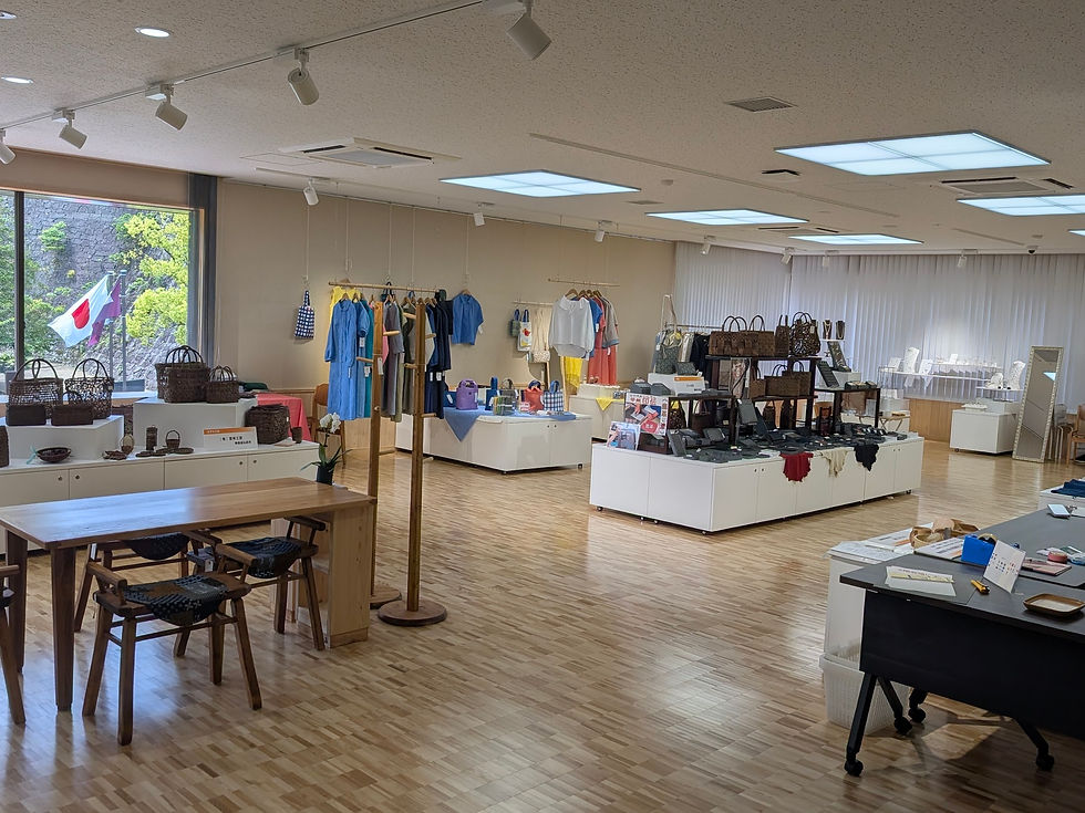 印伝　山ぶどう手提げを展示販売しています