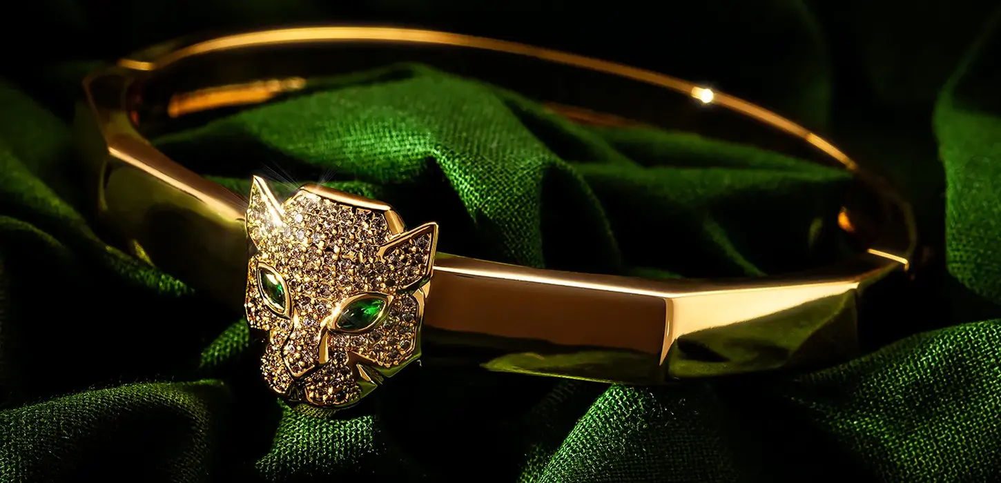 Fotografia de bracelete da marca Duda Muniz Semijoias.