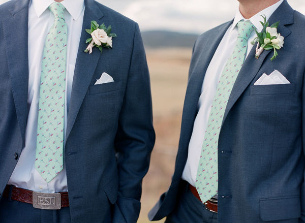 Ruffled - photo by http://lauramurrayphotography.com/ - http://ruffledblog.com/fresh-wedding-at-devils-thumb-ranch