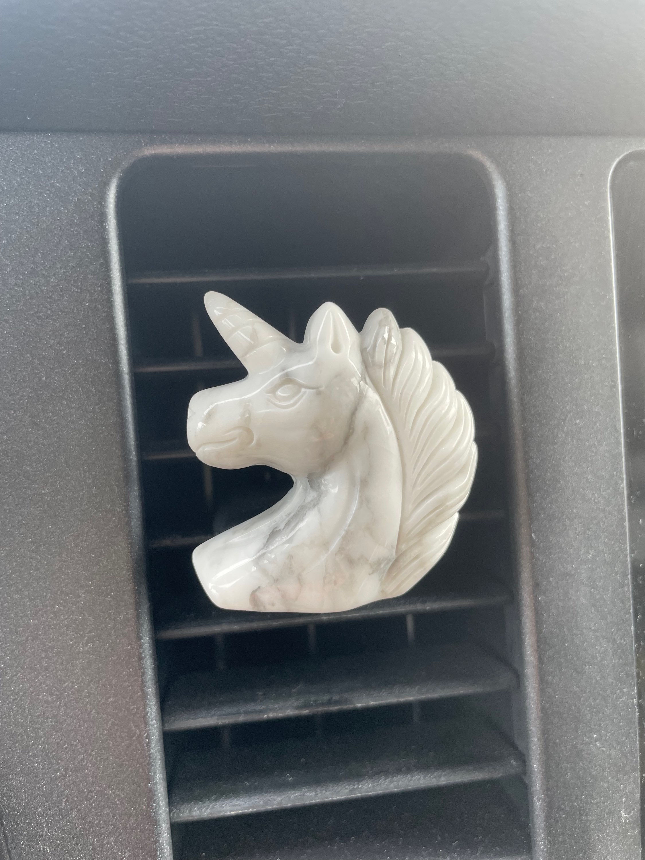 Howlite Unicorn Gemmy Vent