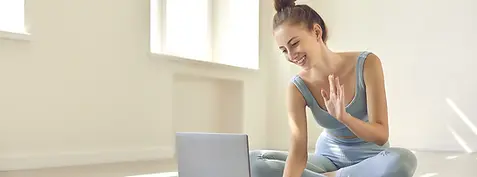 Woman joining an online healing class representing the HEAL 4-Day Masterclass