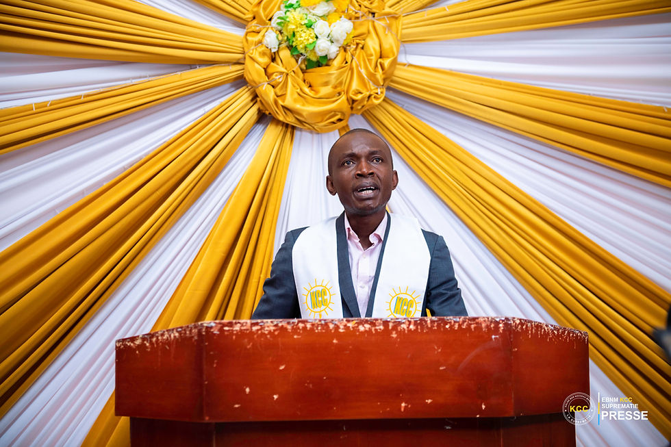 Le secrétaire permanent, le Révérend Apôtre Guylain Mata prêchant lors du culte de bienvenue à l'occasion de l'arrivée du Chef spirituel au Congo-Brazzaville