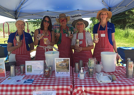 artisan-market-volunteers_orig.jpg