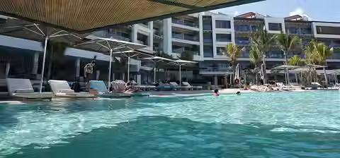 Hotels & Resorts
