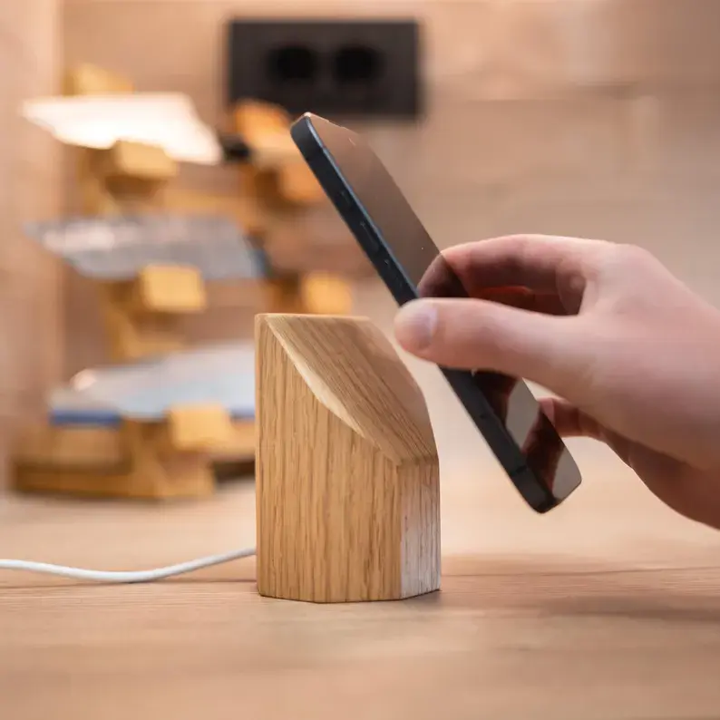 Wooden Wireless Charging Stand — Qi2 25W