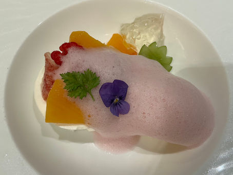 如水会館「ジュピター」の涼しいデザート。How about some cool dessert at the restaurant “Jupiter”?