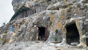 «Территория Льва!»: о жизни человека, который поселился в пещере