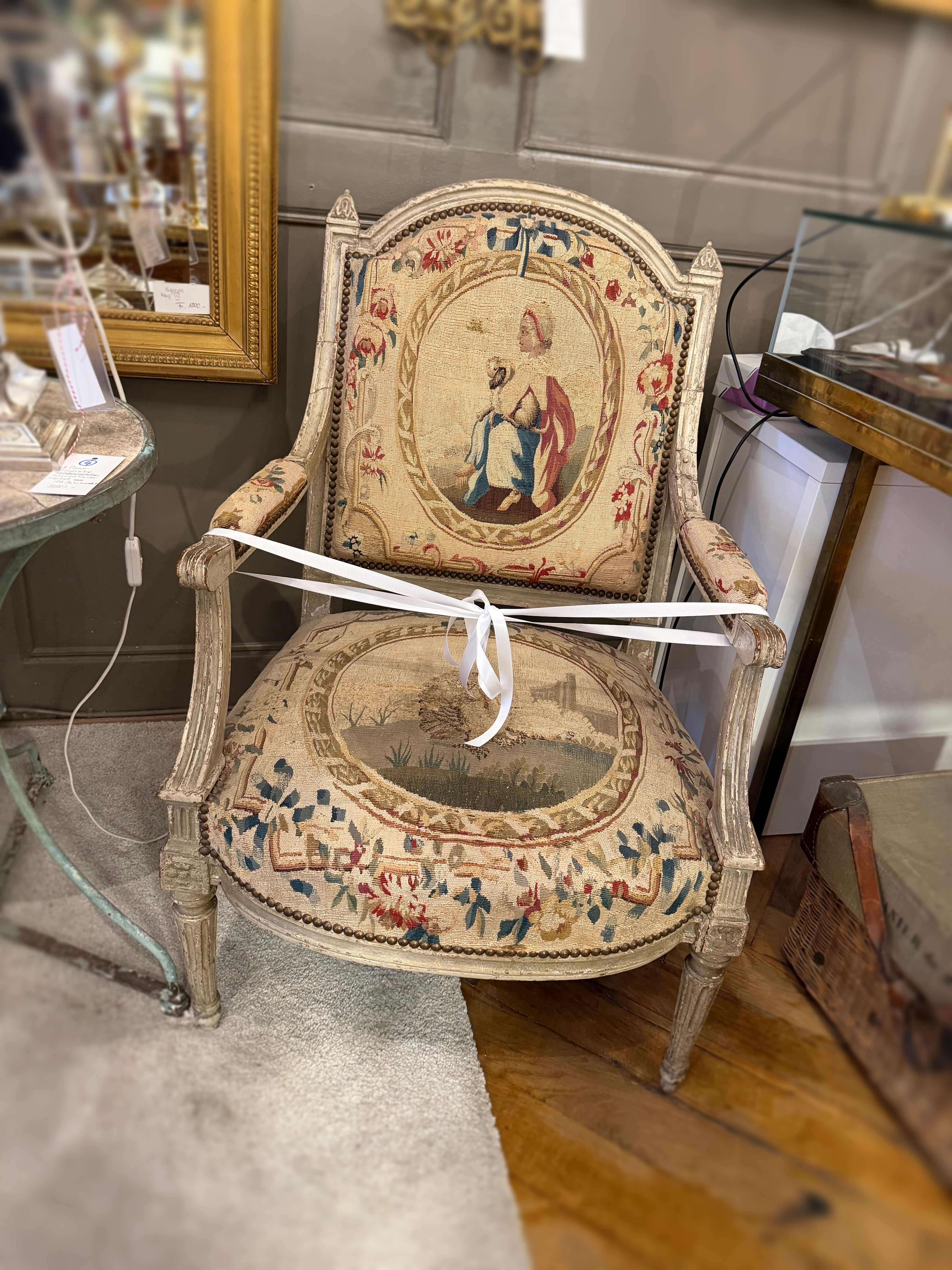 1 Paar Louis XVI Armlehnen um 1770