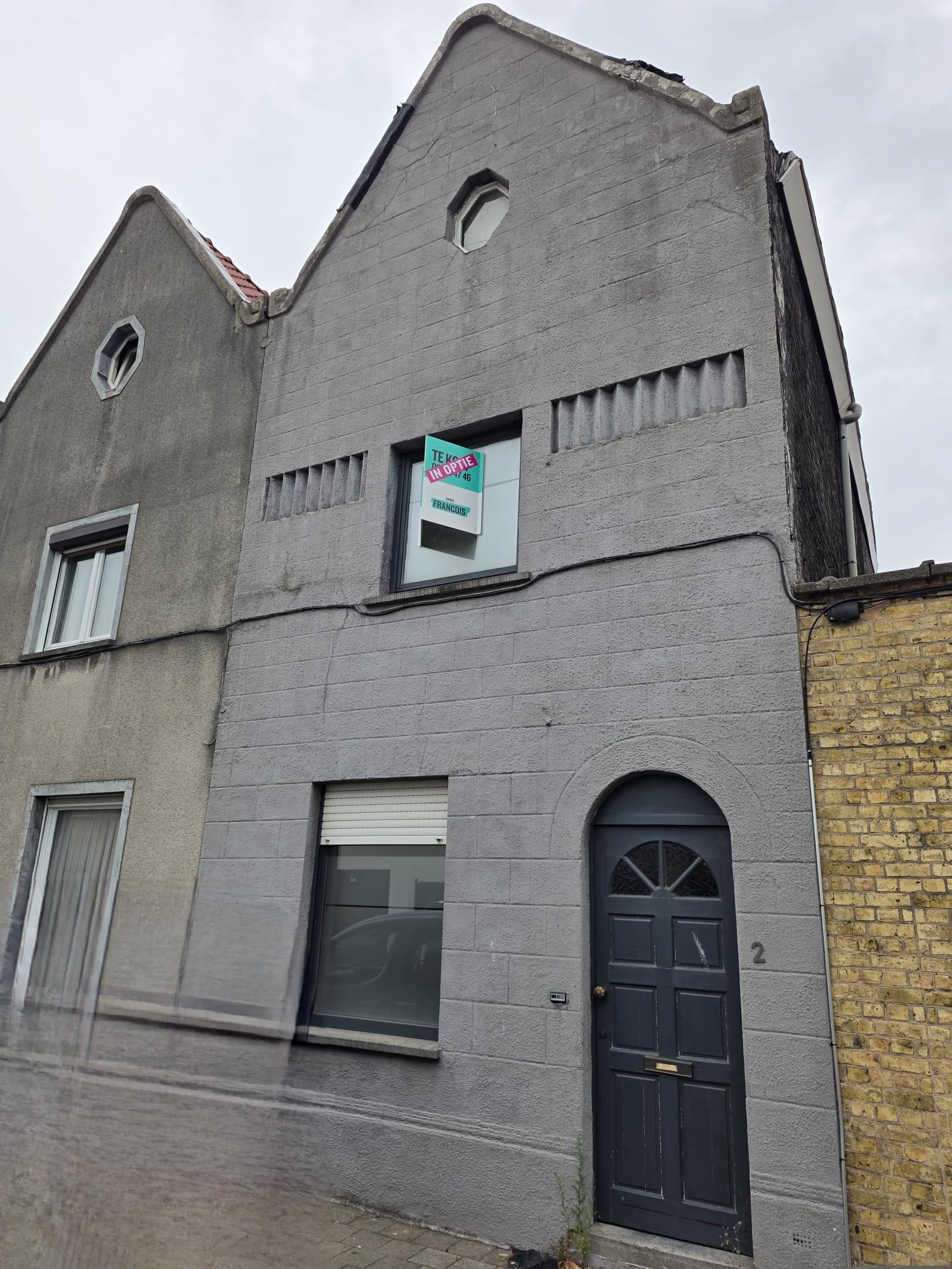 Voorgevel van Bakkersstraat 2 in Roeselare vóór de renovatie