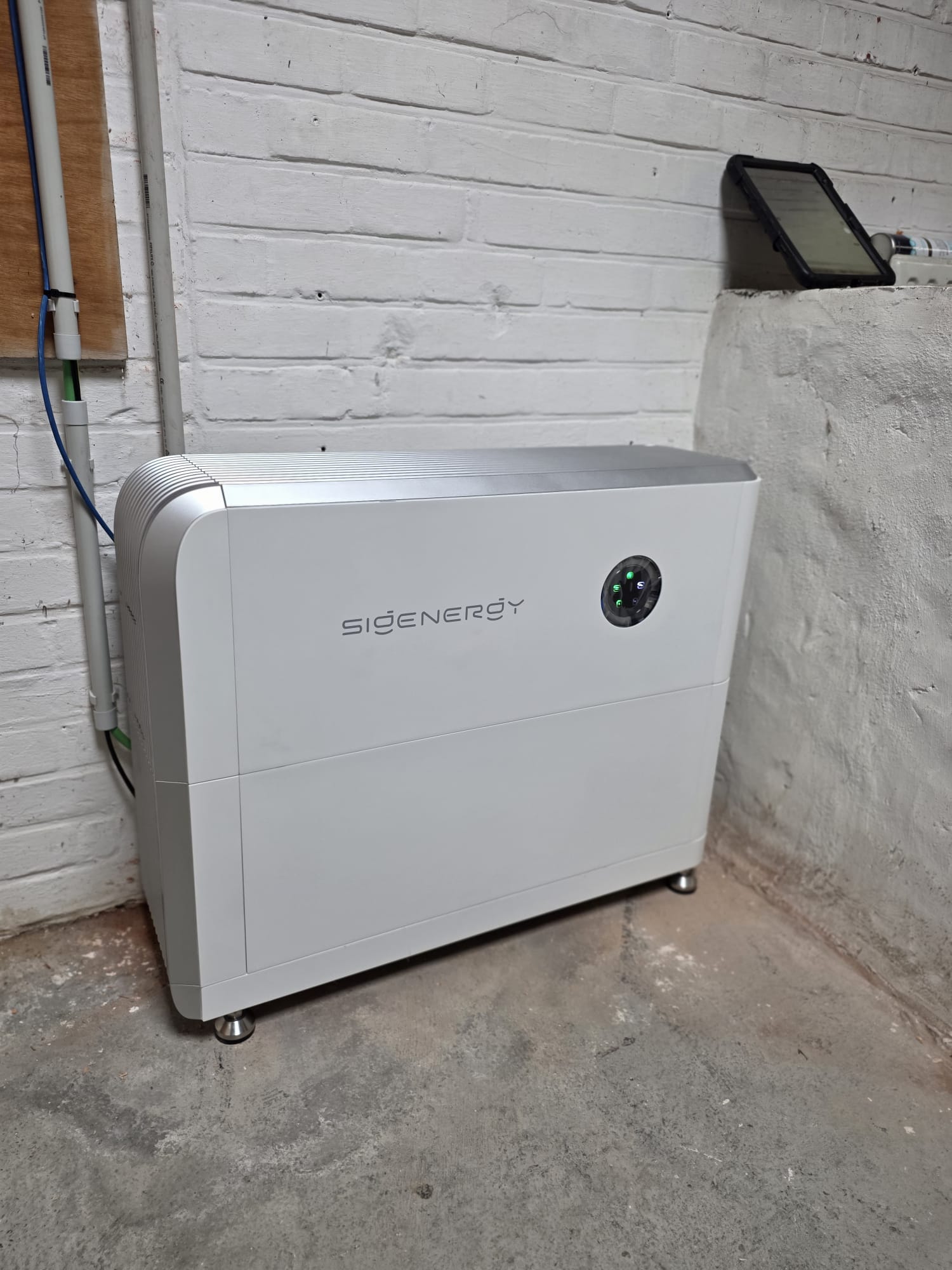 Omvormer met batterijopslag van Sigenergy in een technische ruimte