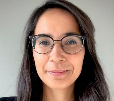 Elena headshot square.png