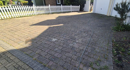 Driveway cleaning before photo