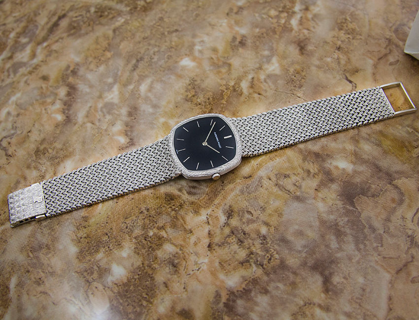 Thumbnail: Audemars Piguet Solid 18k Gold Men's Watch