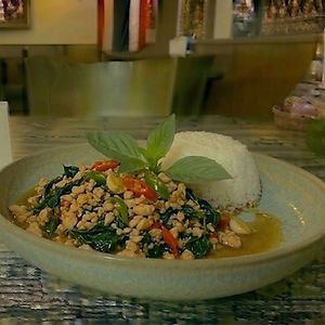 Pad Kra Prao mit Poulet