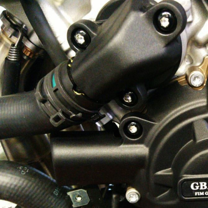 الصورة المصغرة: غطاء واقي لمضخة المياه GBRacing BMW M1000RR (21-24)