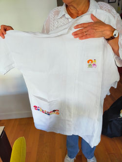 Les enfants de sos villages d'enfant au passé ombré par Sophie sur blouse.