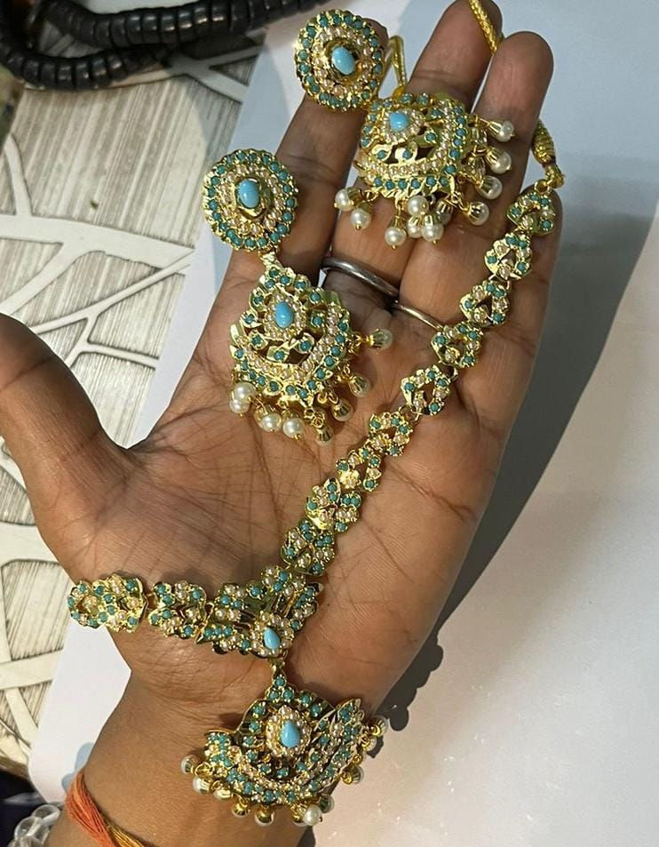 Thumbnail: Firoza choker and earring set