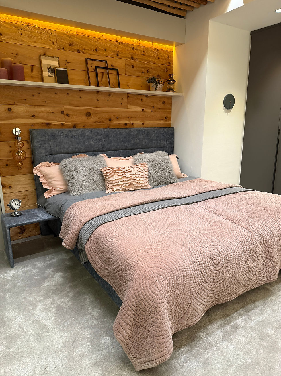 Miniaturbild: Dieses Bett bietet gemütliche und wohlfühlende Abende.