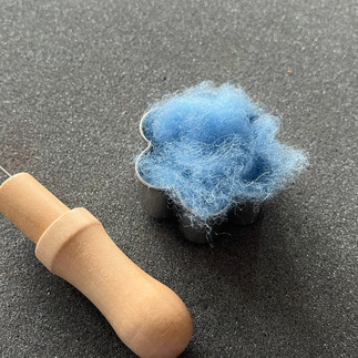 Girlande mit Filzblüten