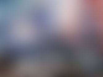 À Téhéran, des habitants se recueillent après l’assassinat du Guide suprême iranien, devant une bannière montrant une attaque de missiles iraniens visant un porte‑avions américain stationné dans le golfe Persique (Photo : Kaveh Kazemi/Getty Images)