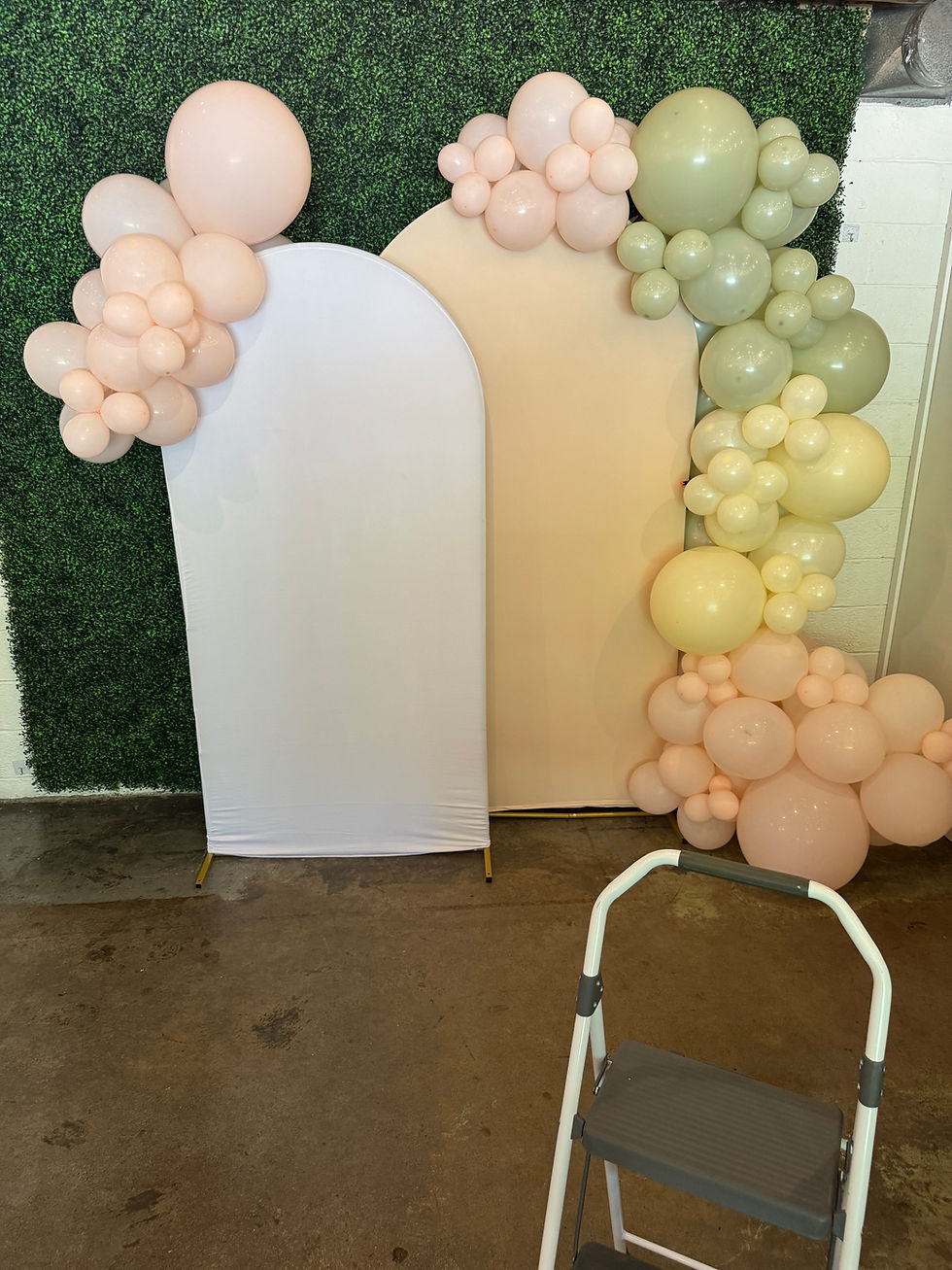 Thumbnail: Gold Arch Backdrops