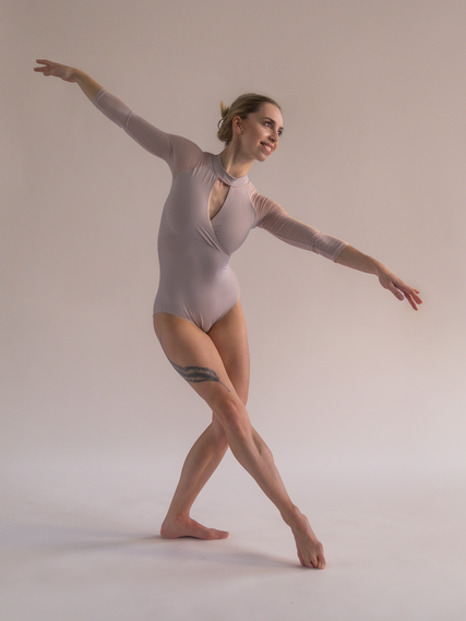 sesja baletowa fotografia baletu balet w Krakowie portret baletnica modern fashion sesja baletu tancerka fotografia taneczna ballet photography ballet photographer best ballet photographer best ballerina ballet dancer Kraków Warszawa Katowice balet opera tancerz zawodowy Photoballerina