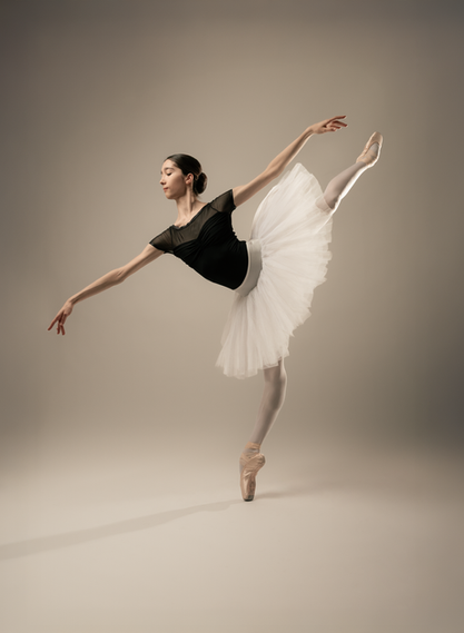 sesja baletowa fotografia baletu balet w Krakowie portret baletnica modern fashion sesja baletu tancerka fotografia taneczna ballet photography ballet photographer best ballet photographer best ballerina ballet dancer Kraków Warszawa Katowice balet opera tancerz zawodowy Photoballerina