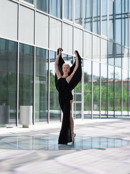 sesja baletowa fotografia baletu balet w Krakowie portret baletnica modern fashion sesja baletu tancerka fotografia taneczna ballet photography ballet photographer best ballet photographer best ballerina ballet dancer Kraków Warszawa Katowice balet opera tancerz zawodowy Photoballerina