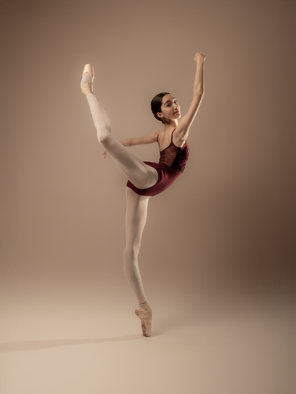 sesja baletowa fotografia baletu balet w Krakowie portret baletnica modern fashion sesja baletu tancerka fotografia taneczna ballet photography ballet photographer best ballet photographer best ballerina ballet dancer Kraków Warszawa Katowice balet opera tancerz zawodowy Photoballerina