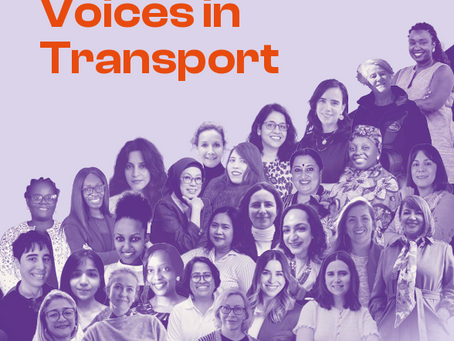 Titelbild der achten Ausgabe von „Remarkable Voices in Transport“ mit Porträts zahlreicher Frauen aus der internationalen Mobilitätsbranche vor einem hellvioletten Hintergrund.