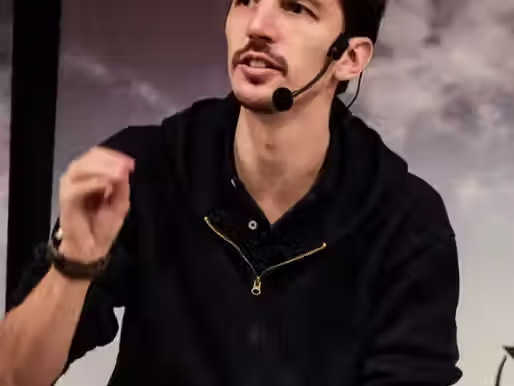 GENIUS "Eravamo in una bolla. Eravamo l'élite"