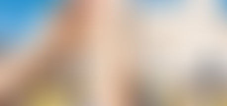 mani che si alzano al cielo