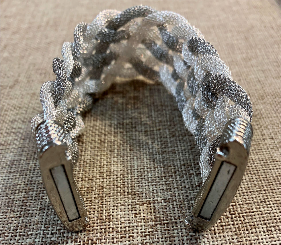 Thumbnail: Magnetic Closure Bracelet
